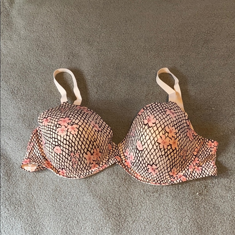🎊 2/$30 Maidenform T-Shirt Bra NWOT
